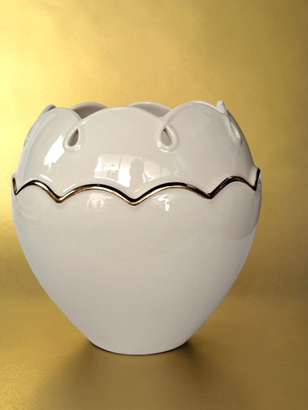 Lenox Perfect Petals Rose Bowl Vase cream with scalloped rim gold trim 5.5 inch